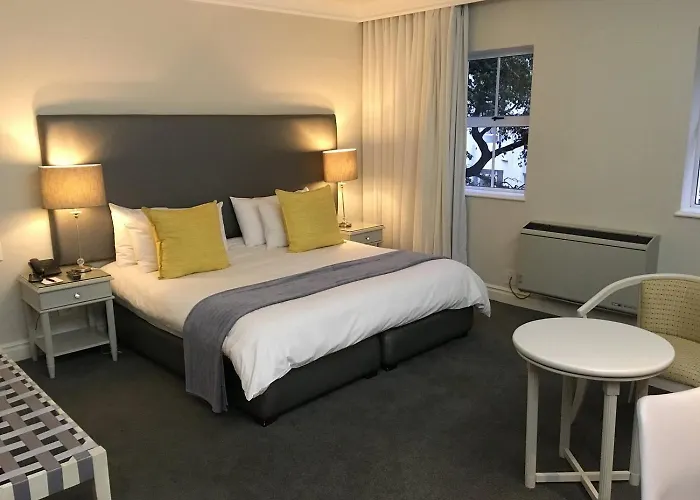 Hollow On The Square City Hotel